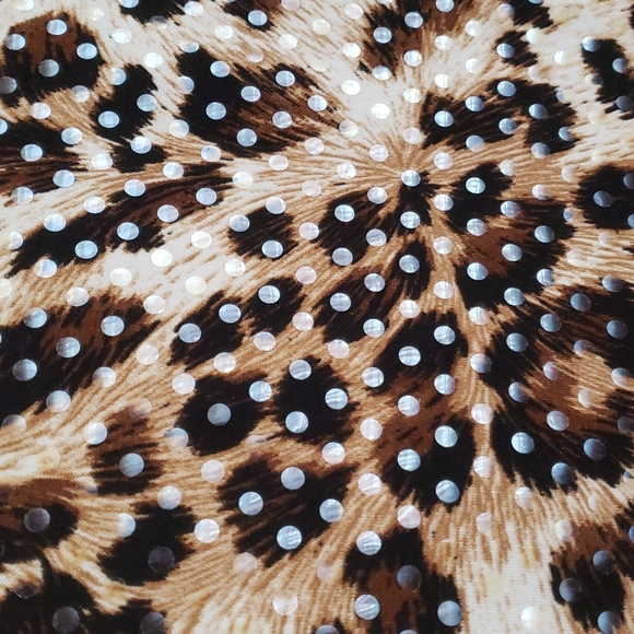 A leopard-print blouse with transparent sequins all throughout - Picture 3 of 4